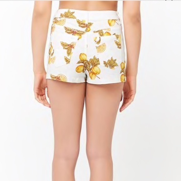 NWT White Denim High Waist Lemon Print Shorts New - Picture 2 of 6